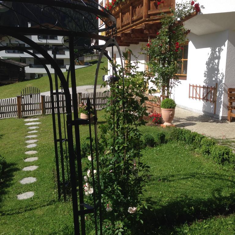 Appartement O. Tom'S Huette Neustift im Stubaital Exterior photo